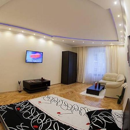 Ferienwohnung 1 Minute To Rynok Square Lemberg Zimmer foto