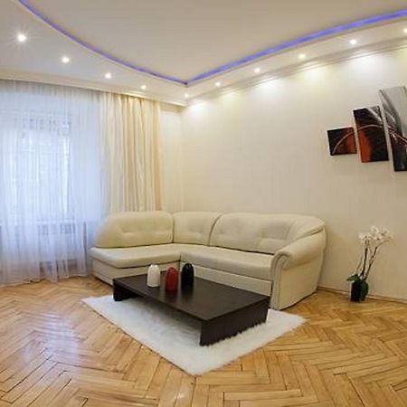 Ferienwohnung 1 Minute To Rynok Square Lemberg Zimmer foto