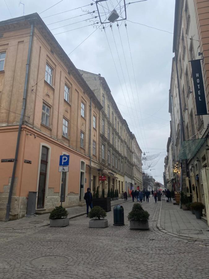 Ferienwohnung 1 Minute To Rynok Square Lemberg Exterior foto